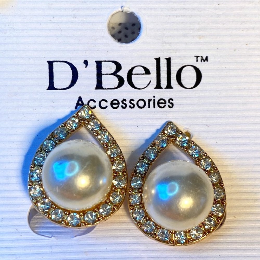 D'Bello Pearl Clip Earrings surrounded by Crystals